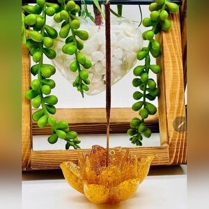 Gold Honeycomb Small Vibrant Lotus Flower Incense Holder